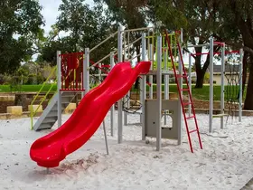 Bradbourne Almadine playground