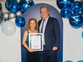 Cr Elizabeth Re receives the Evelyn Parker Women of Excellence Award